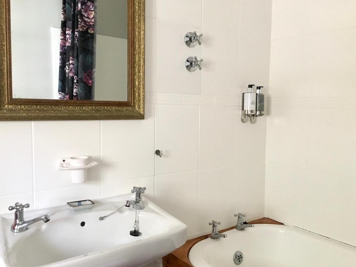 John Montagu Accommodation Екстериор снимка
